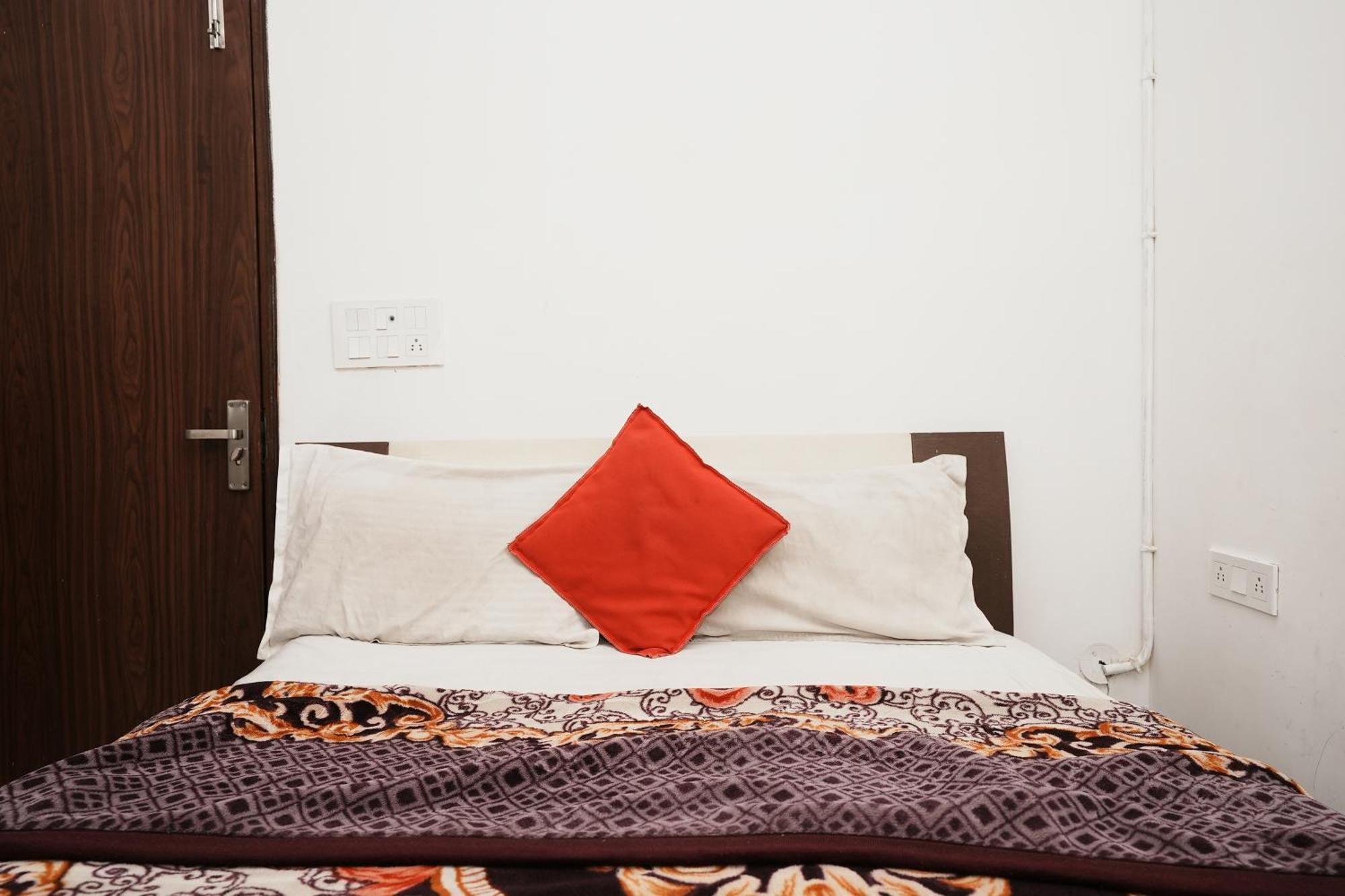 Hotel Sunrise Moon Нью-Дели Экстерьер фото